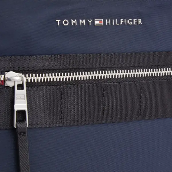 Tommy Hilfiger - Th Elevated Ανδρική Τσάντα Στήθους AM0AM11570-DW6 Μπλε Ναυτικό AM0AM11570-DW6