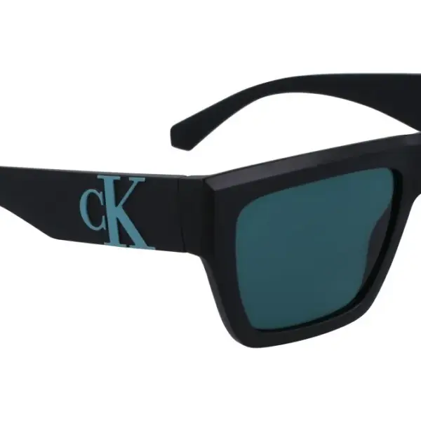 Calvin Klein - Ανδρικά Γυαλιά Ηλίου με μαύρο Κοκκάλινο σκελετό και πετρόλ φακό σε τετράγωνο σχήμα CKJ23653S 002 Πετρόλ