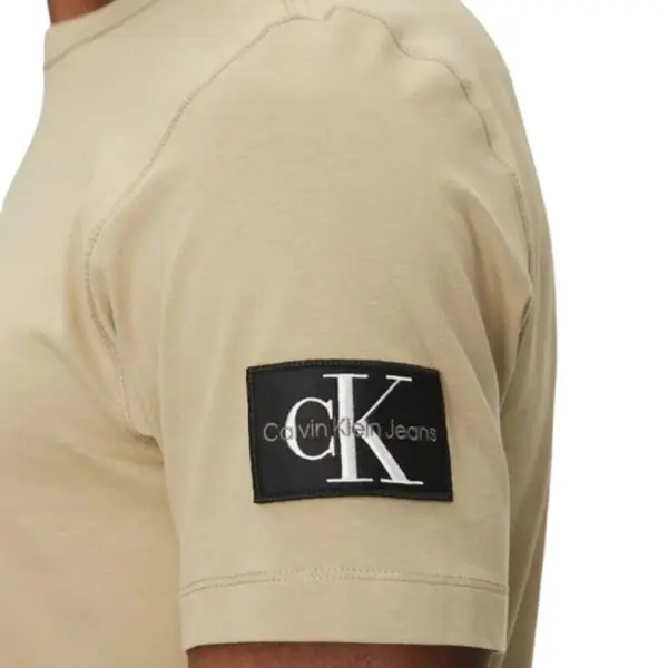 Calvin Klein - Ανδρικό T-shirt Badge Regular Fit J30J323484-PDV Μπεζ J30J323484-PDV